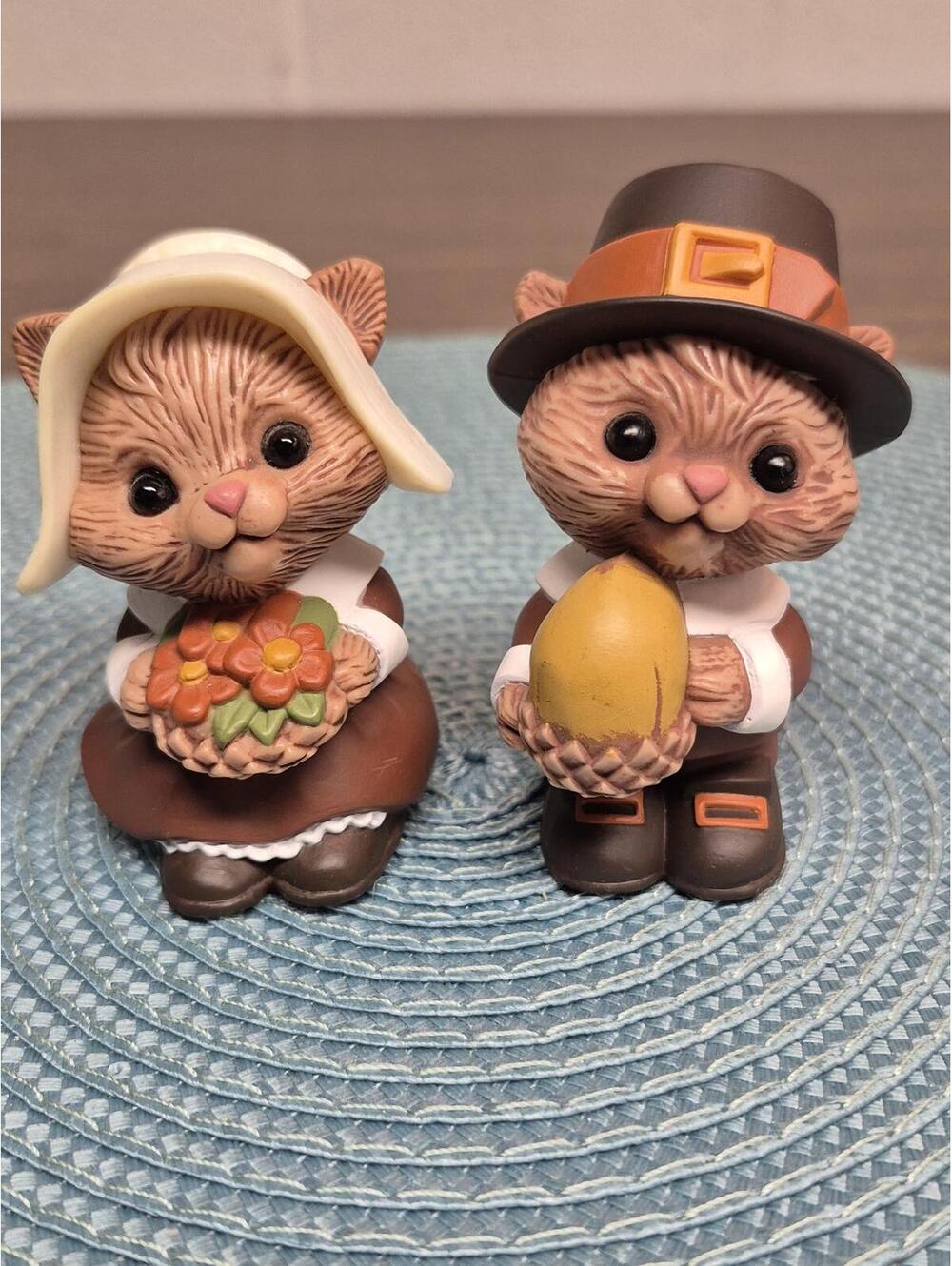 Hallmark Cards Vintage Pilgrim Salt and Pepper Shakers Set